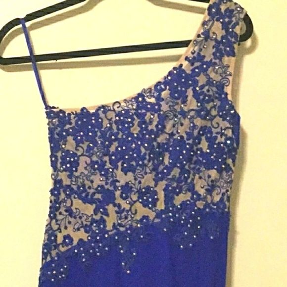 Xscape Embellished One shoulder Mesh Mermaid Gown - Picture 5 of 8